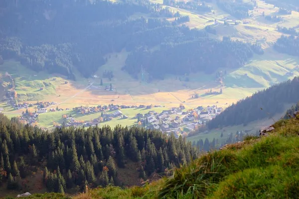 Blick hinunter nach Wildhaus
