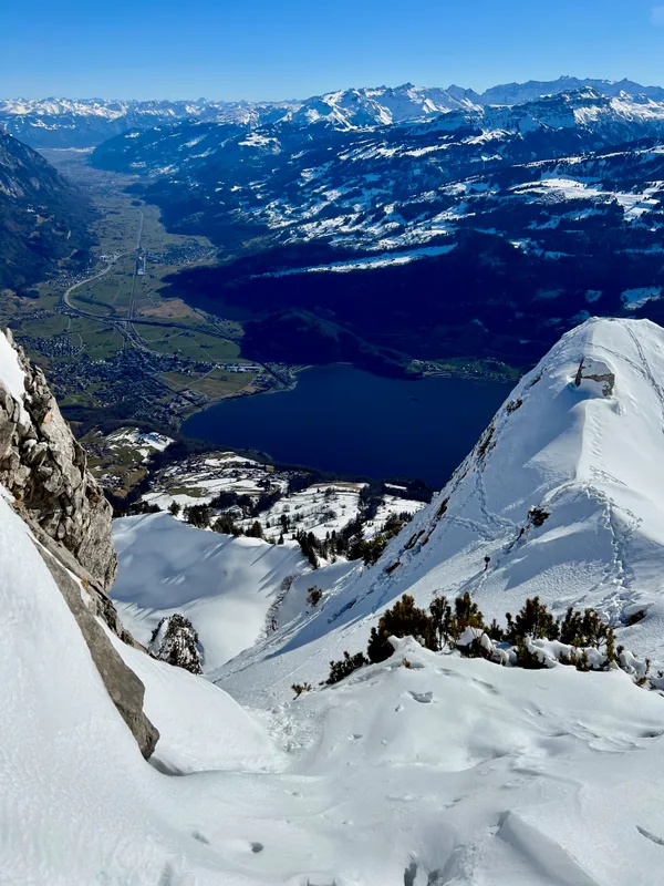 Tiefblicke von der Gratkante
