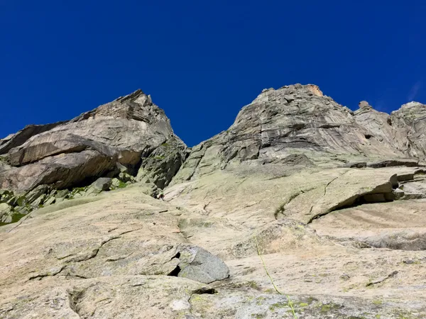 Aufstieg über Platten