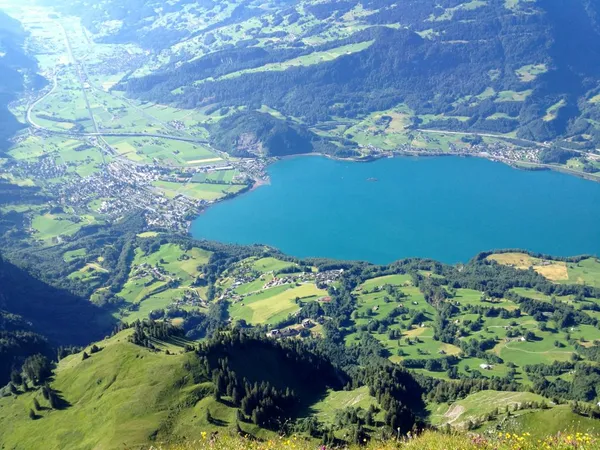 Tiefblick zum Walensee und nach Walenstadt