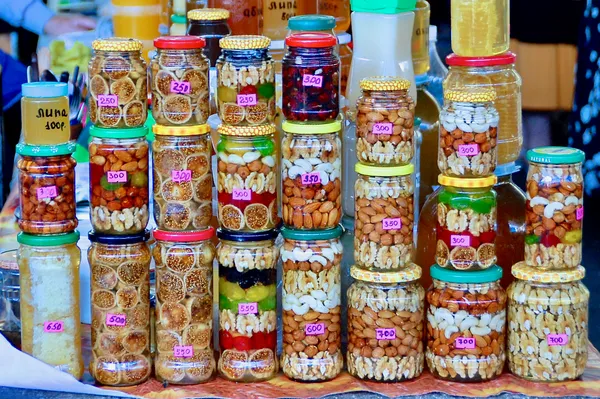 Eingemachte Feigen, Mandeln, Nüsse