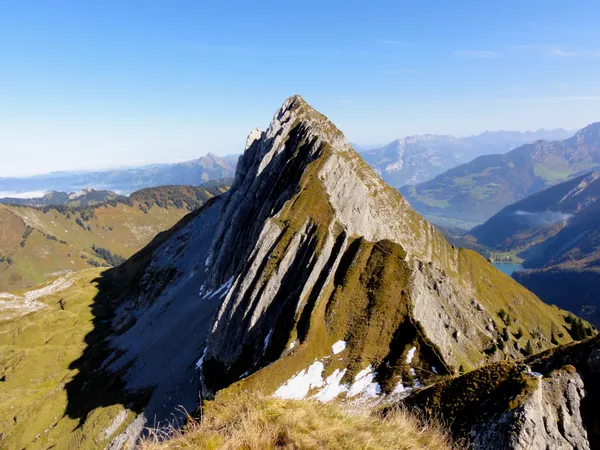 Blick vom Rossalpelispitz zurück zum Brünnelistock