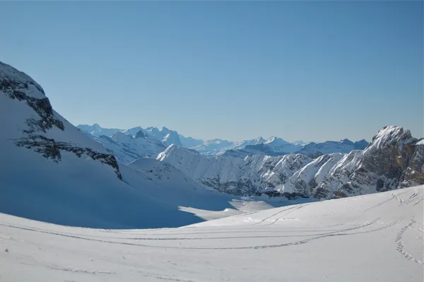 Ein Blick in die Berner Alpen