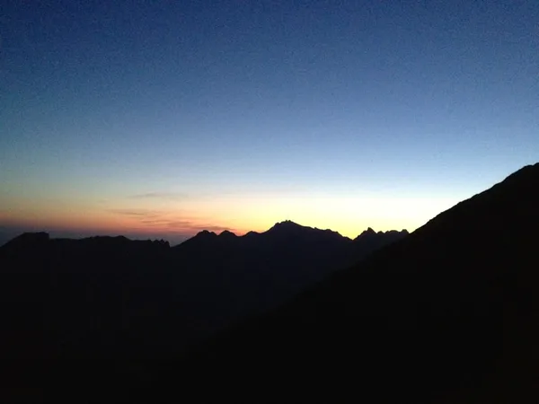 Erstes Morgenlicht bei der Traverse im Gluristal