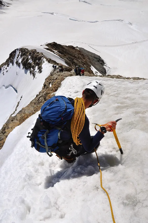 Steiler Abstieg auf dem SO-Grat am Mönch