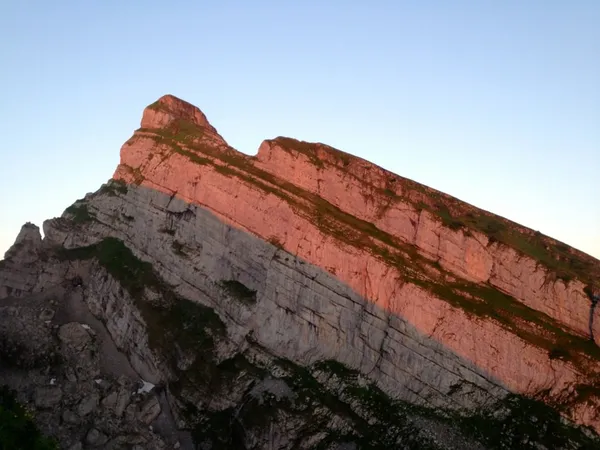 Die ersten Sonnenstrahlen am Zuestoll