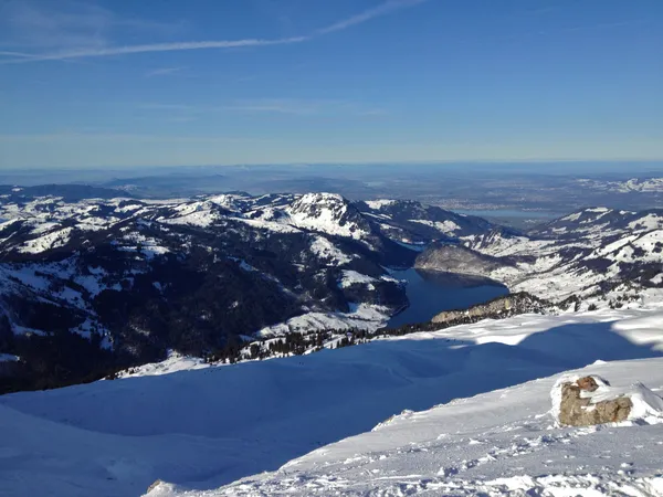 Blick vom Redertengrat übers Wägital ins Mittelland