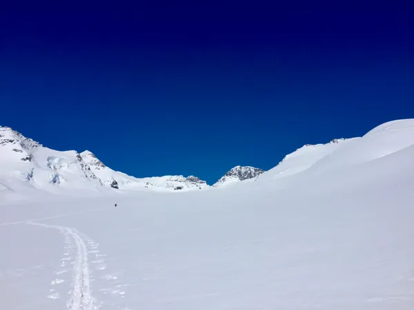 Ein weiter Weg über das Ewigschneefeld