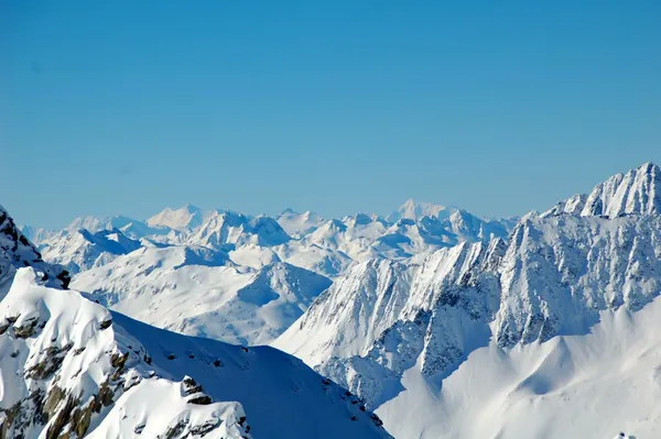 Die Walliser Riesen kommen zum Vorschein: Mischabel und Weisshorn
