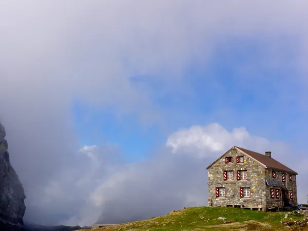 Schön gelegen: Die Claridenhütte des SAC Bachtel