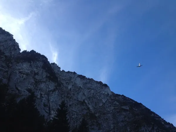 Alte Flugzeuge am Gross Mythen