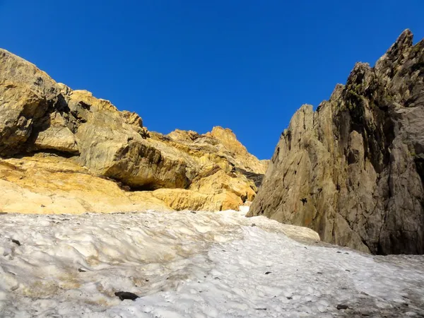 Blick im Schneerus aufwärts