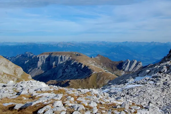 Blick vom Jöchlisattel zum Saxler-/Roslenfirst